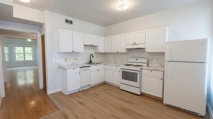 1441 W North Shore Ave - Photo 2 of 10