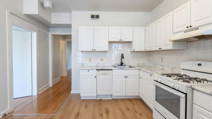 1441 W North Shore Ave - Photo 3 of 10