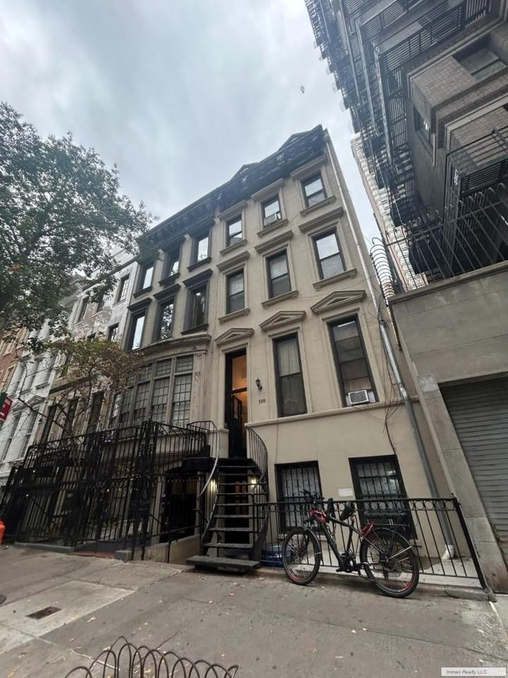 110 E 61st St - Photo 5 of 10