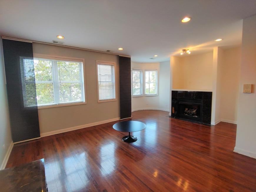 521 N Racine Ave - Photo 2 of 10