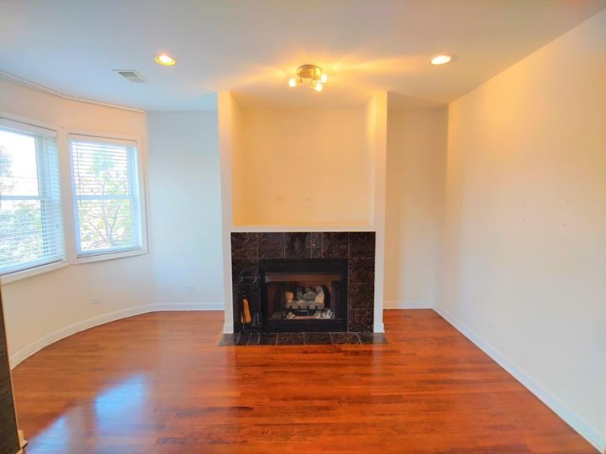 521 N Racine Ave - Photo 3 of 10