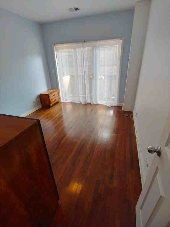 521 N Racine Ave - Photo 6 of 10