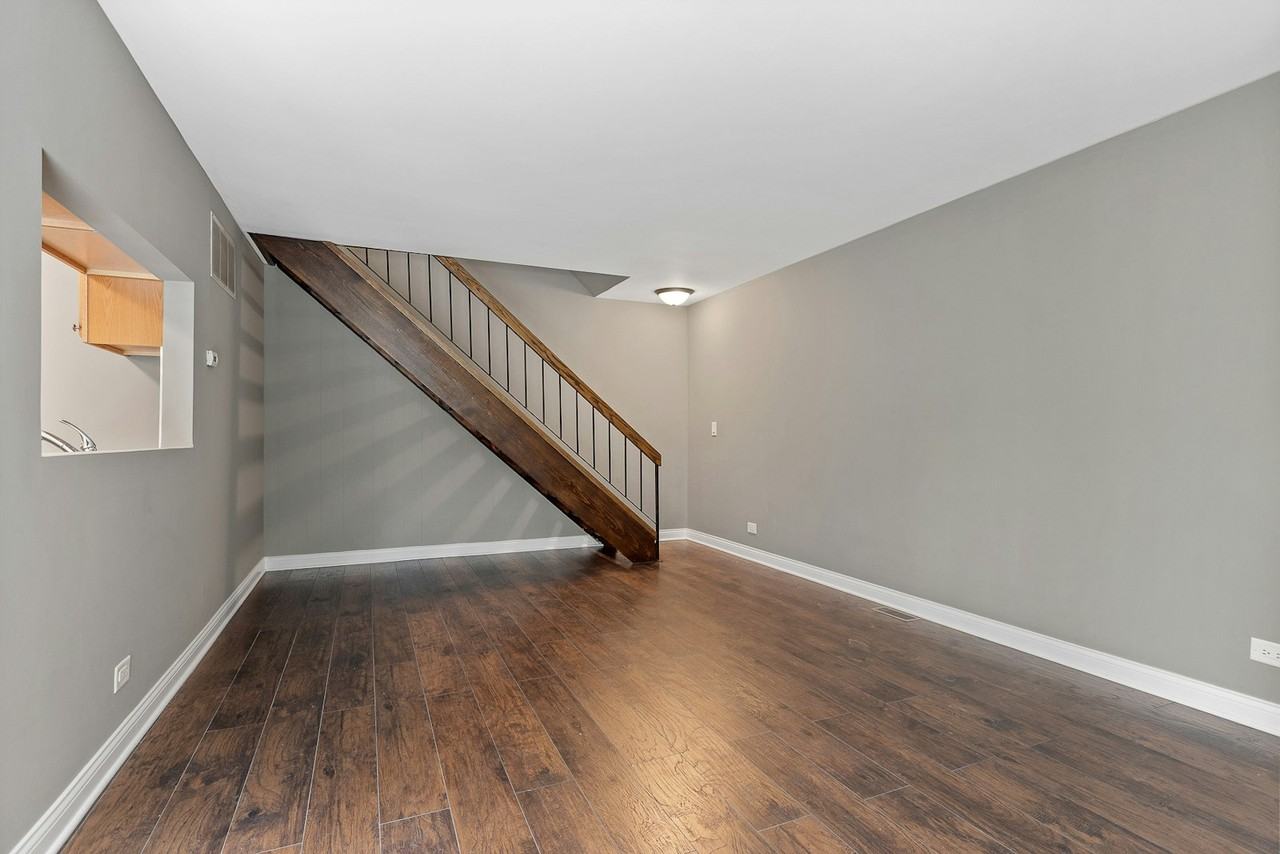 223 Foxhead Court, Unit B - Photo 3 of 13