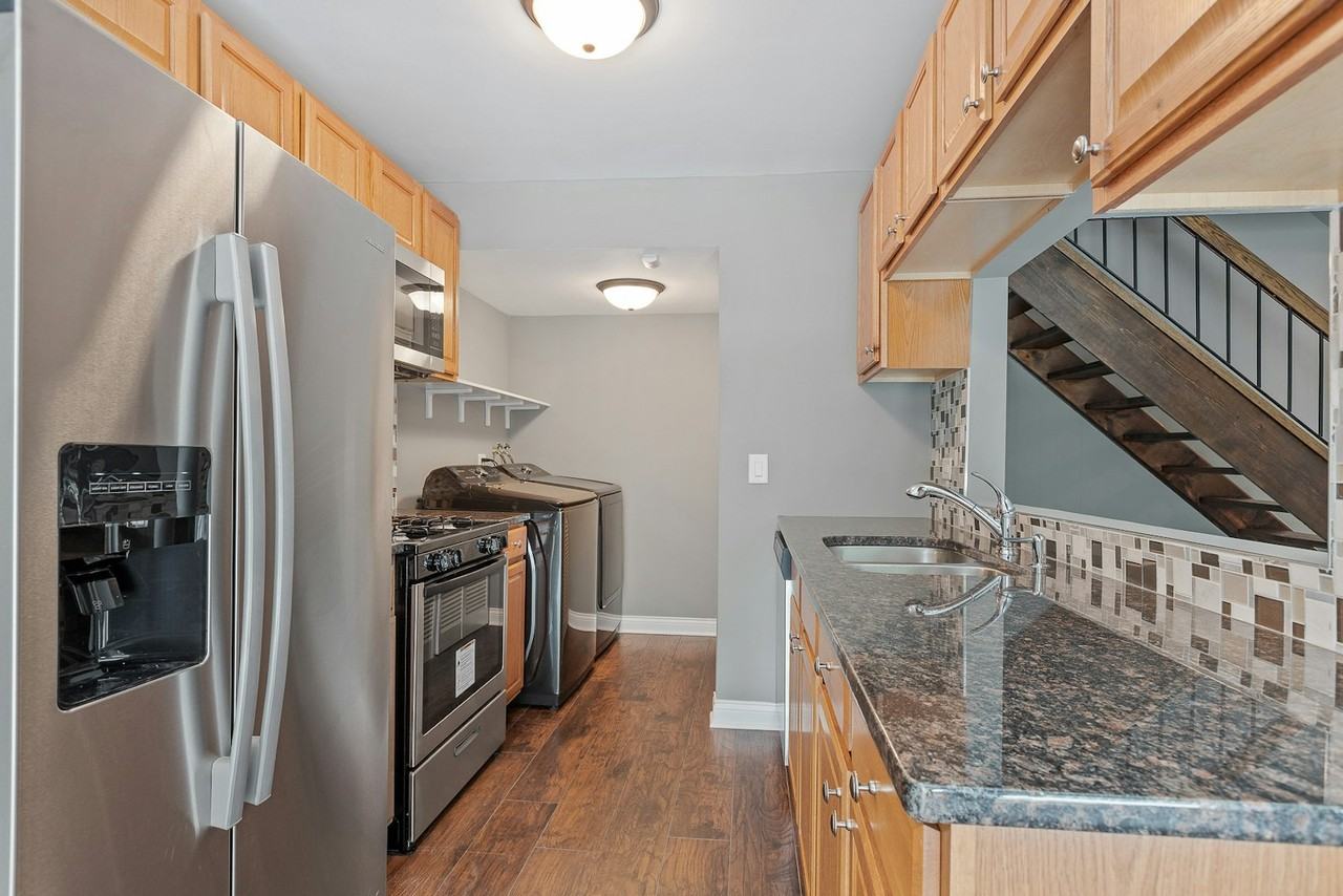 223 Foxhead Court, Unit B - Photo 4 of 13