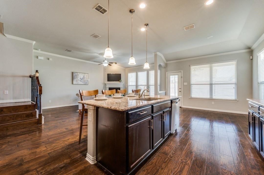2417 Austin Ln - Photo 3 of 28