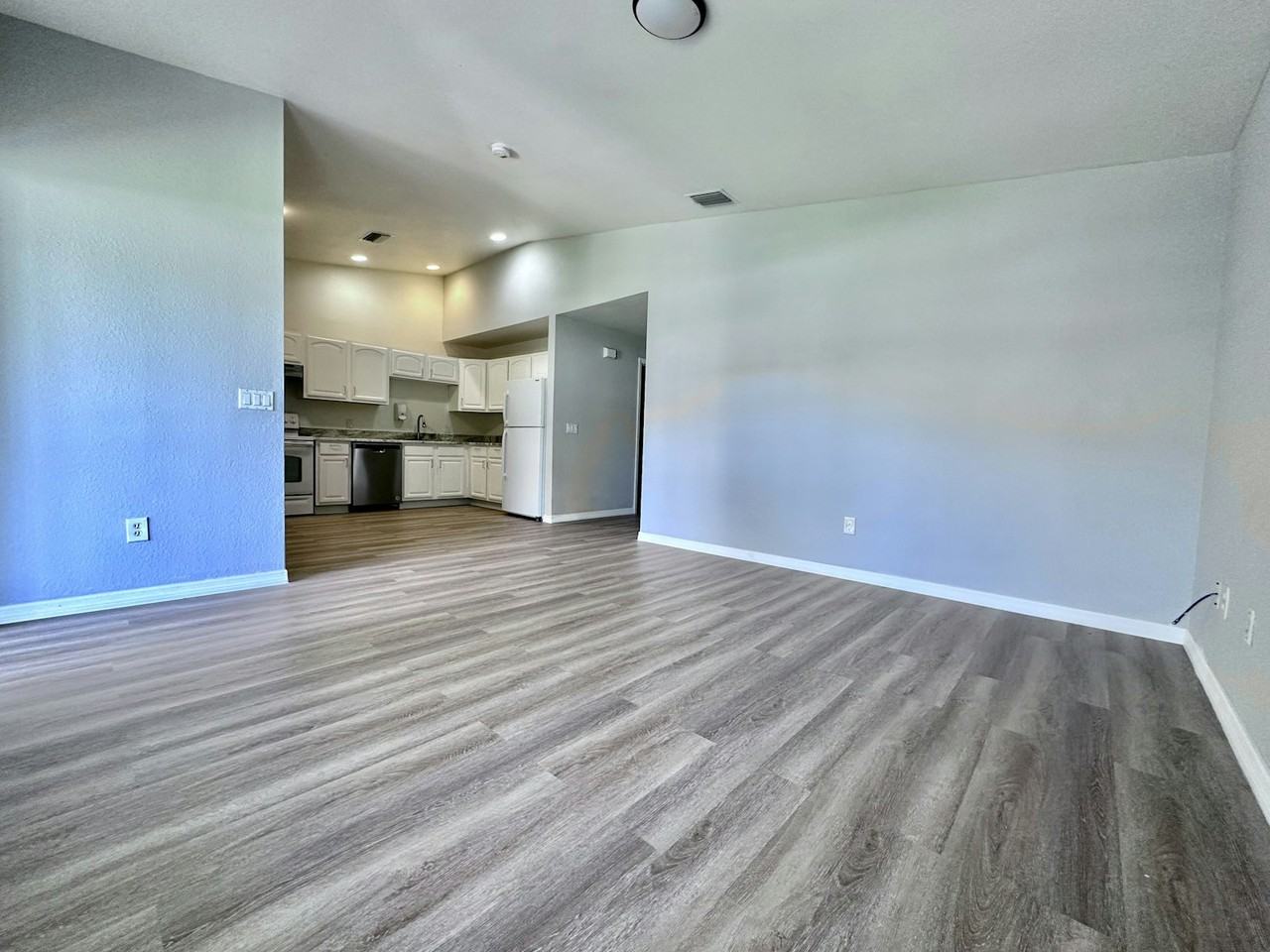 228 Homer Avenue South - Photo 3 of 19