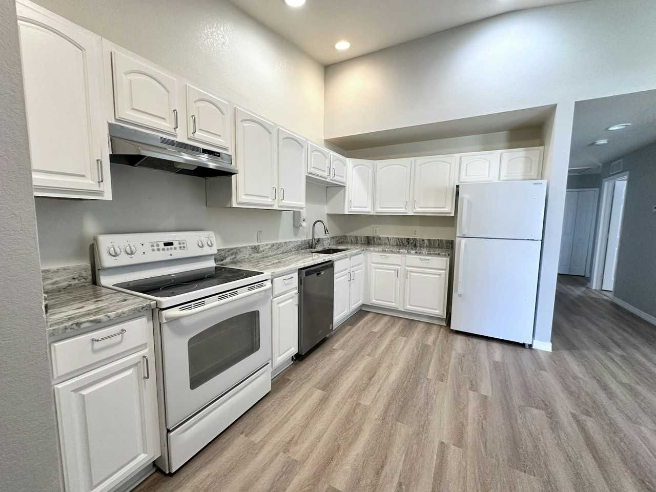 228 Homer Avenue South - Photo 4 of 19