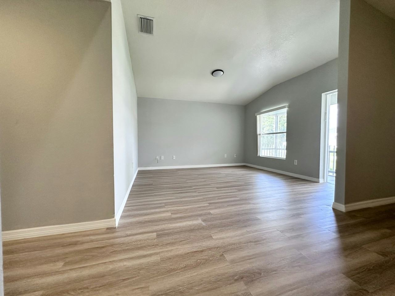 228 Homer Avenue South - Photo 6 of 19