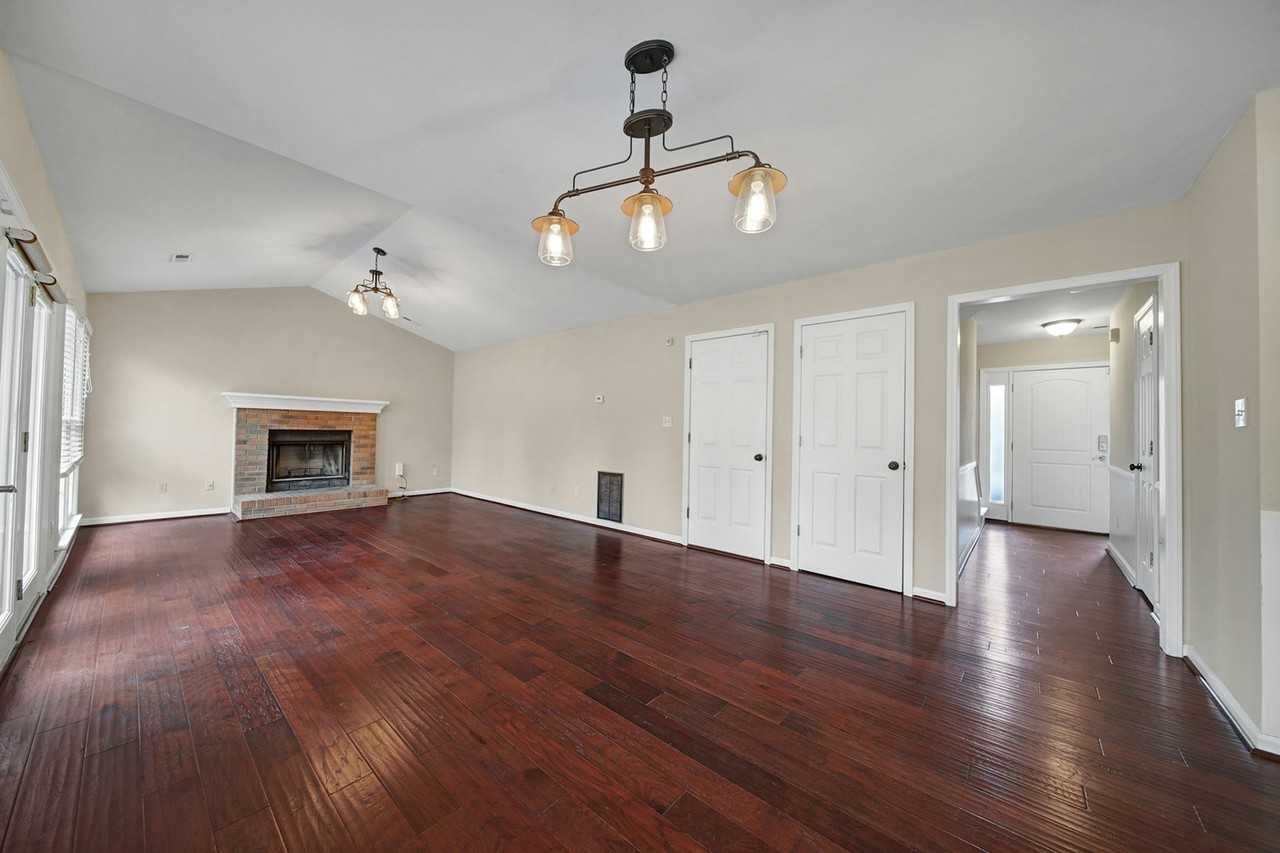 9911 Manbey Court - Photo 6 of 44