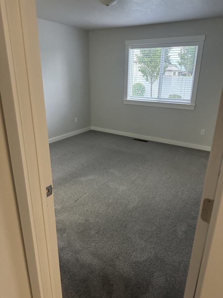 248 Stagecoach Ave #1 - Photo 5 of 9