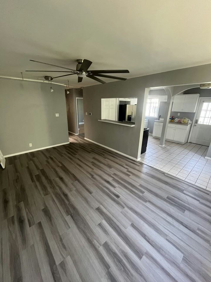 15700 Crenshaw Boulevard, Unit House w/ shared bkyd - Photo 3 of 8
