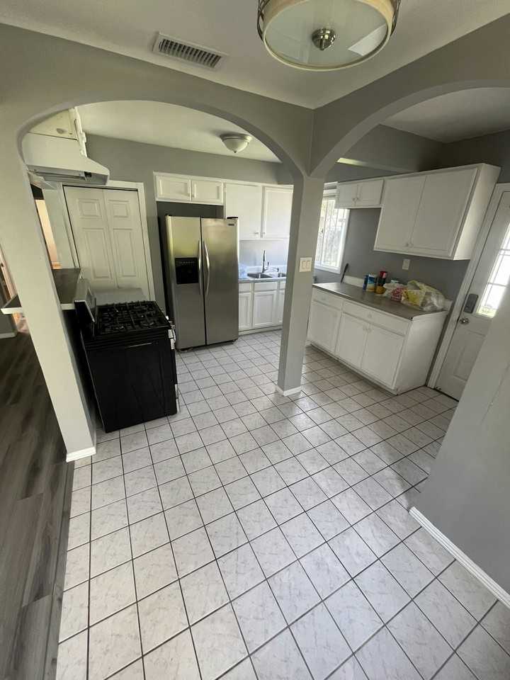 15700 Crenshaw Boulevard, Unit House w/ shared bkyd - Photo 5 of 8