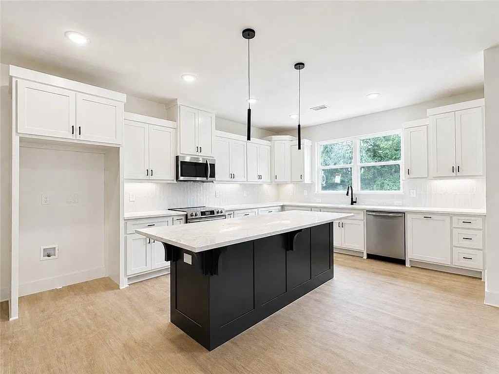 68 Kirkwall Dr - Photo 3 of 13