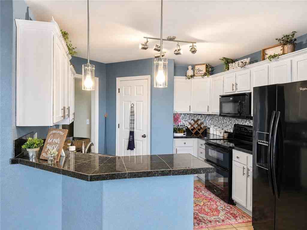 6013 S 36th St - Photo 2 of 21