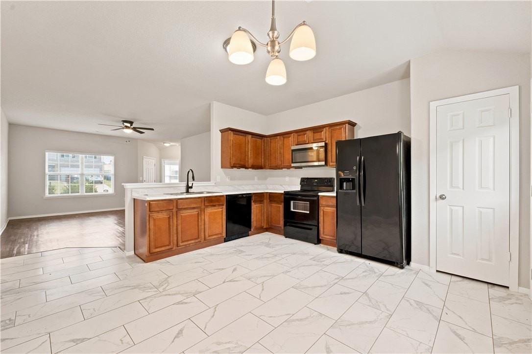 802 Sw Green World St - Photo 7 of 22
