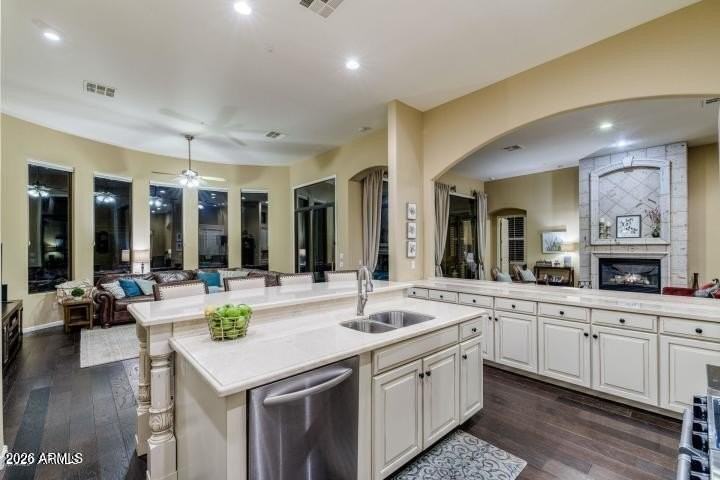 8010 E Wingspan Way - Photo 3 of 28