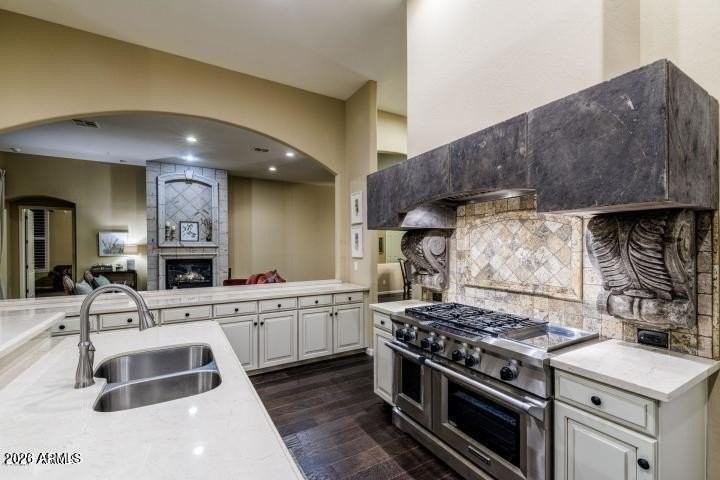 8010 E Wingspan Way - Photo 4 of 28