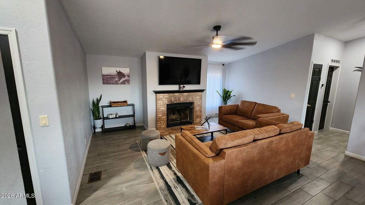 9647 S 30th Dr - Photo 4 of 17