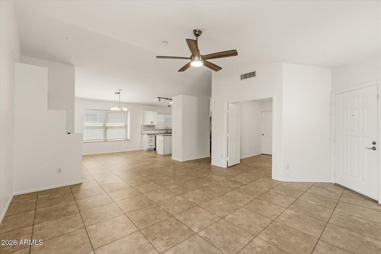 2212 E Vista Bonita Dr - Photo 4 of 23
