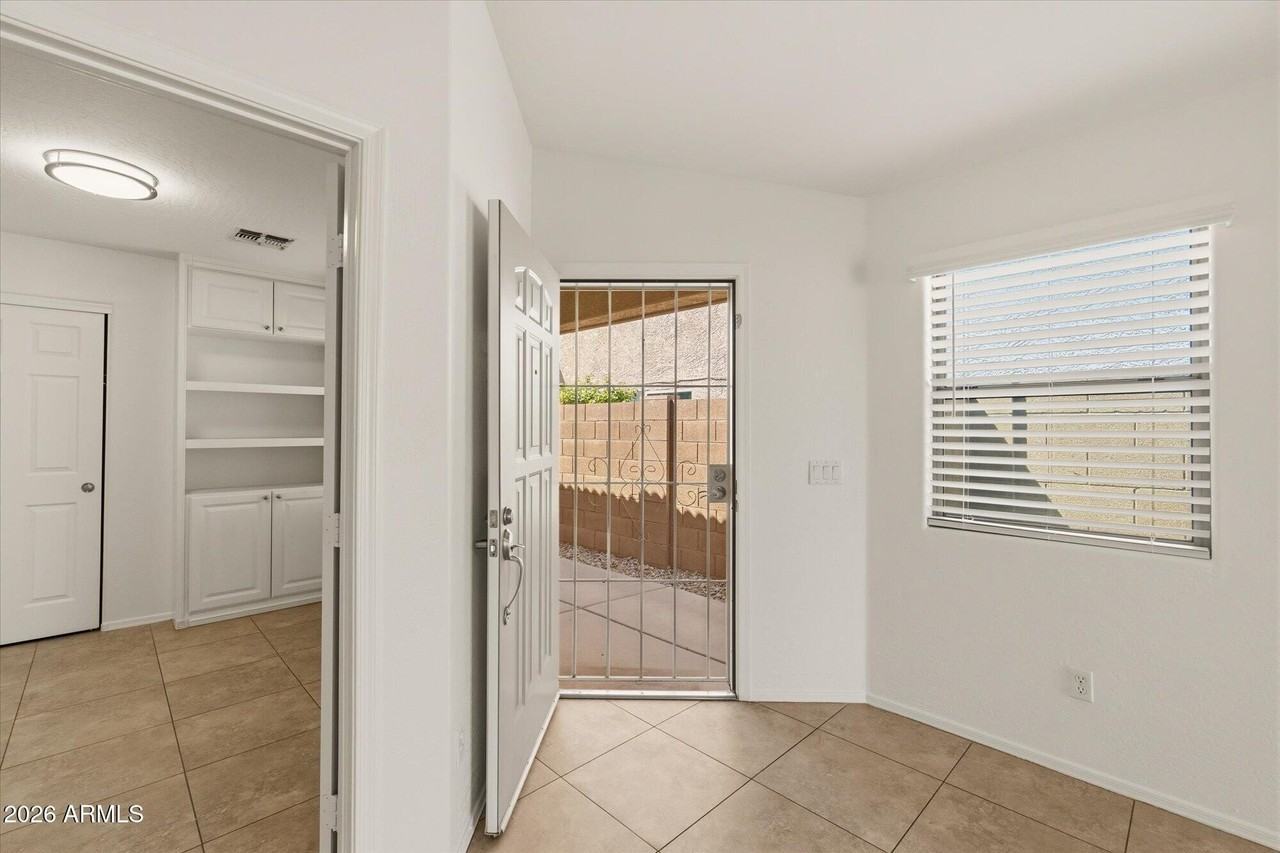 2212 E Vista Bonita Dr - Photo 5 of 23