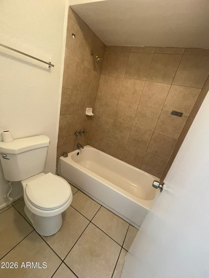 2666 N 43rd Ave #D - Photo 3 of 8