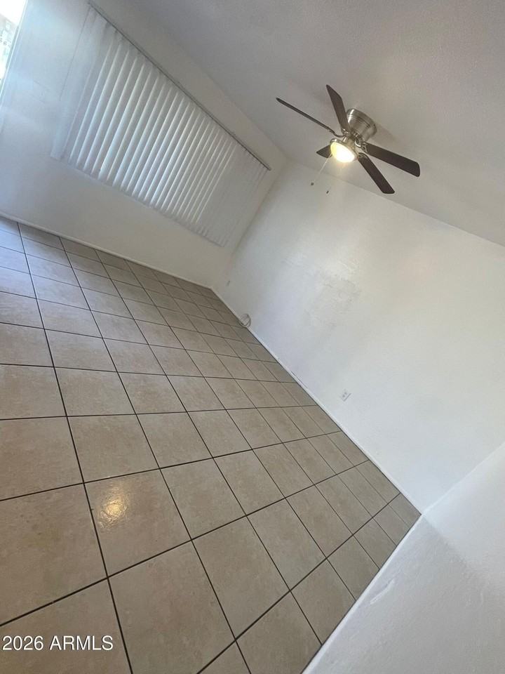 2666 N 43rd Ave #D - Photo 4 of 8