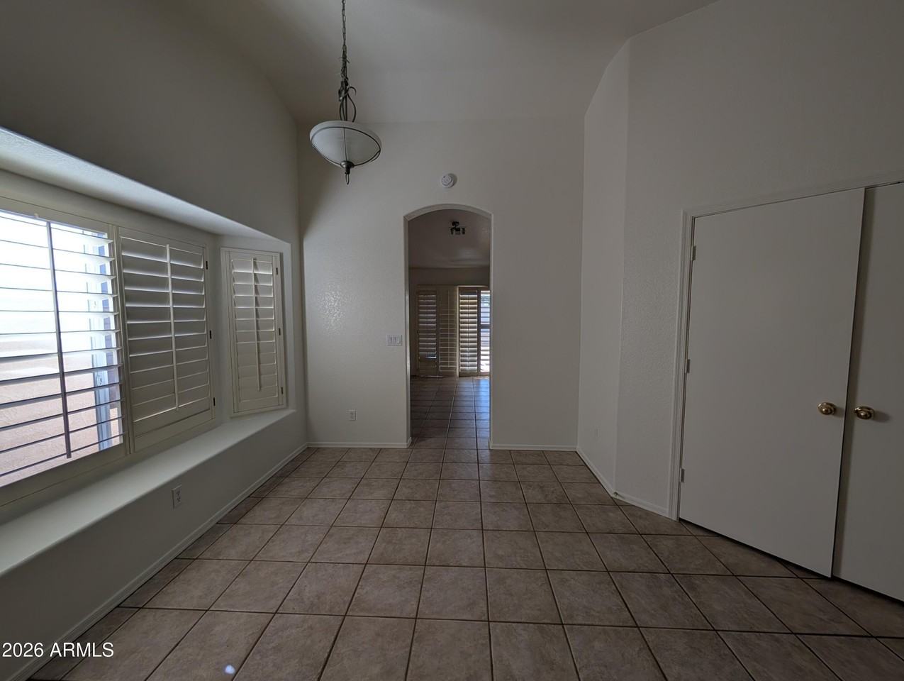 8918 W Paradise Ln - Photo 5 of 20