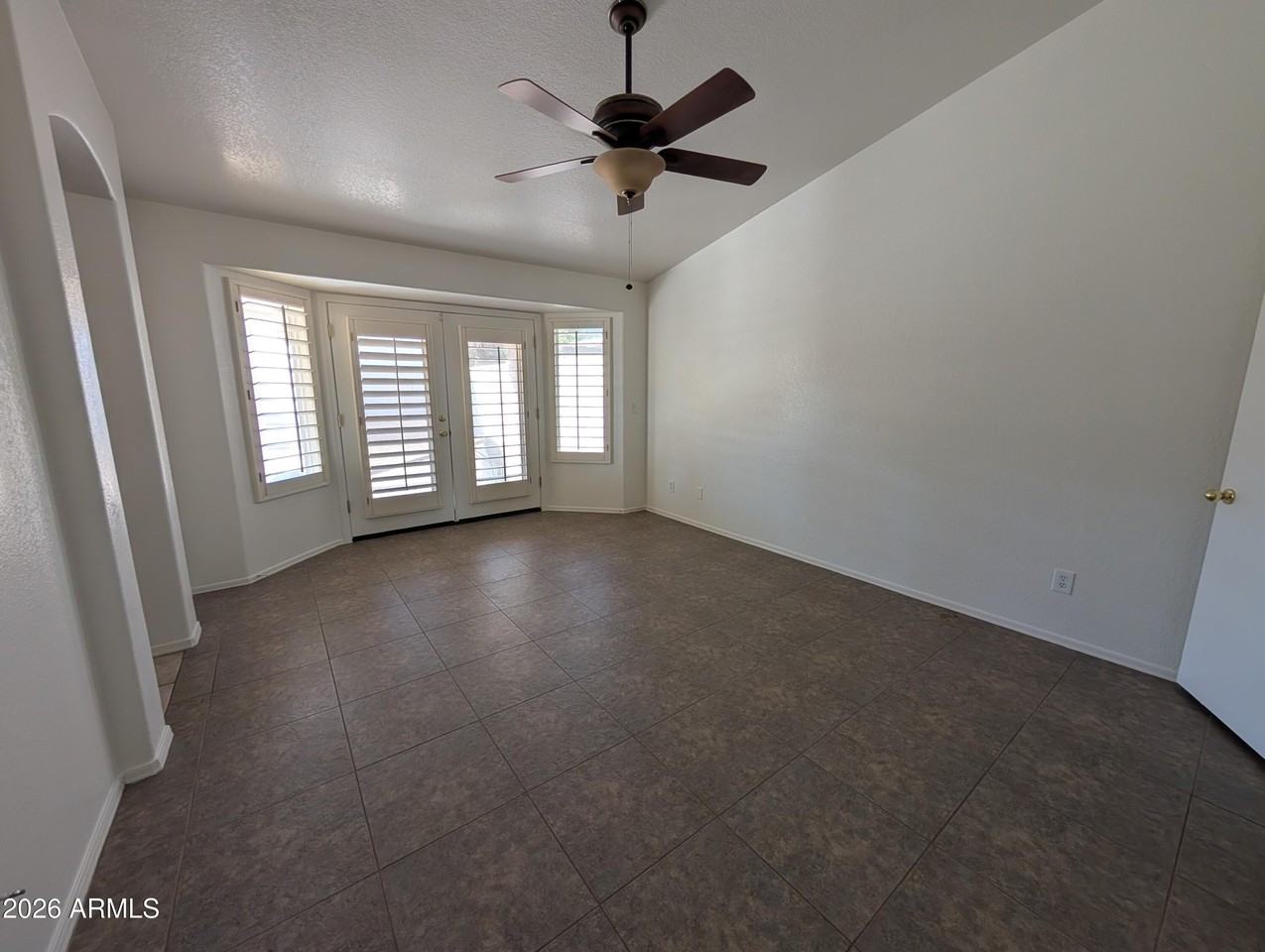 8918 W Paradise Ln - Photo 4 of 20