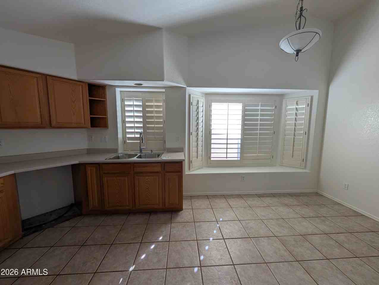 8918 W Paradise Ln - Photo 6 of 20
