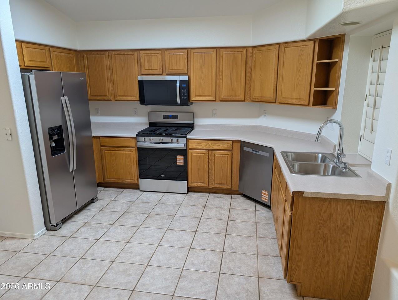 8918 W Paradise Ln - Photo 7 of 20