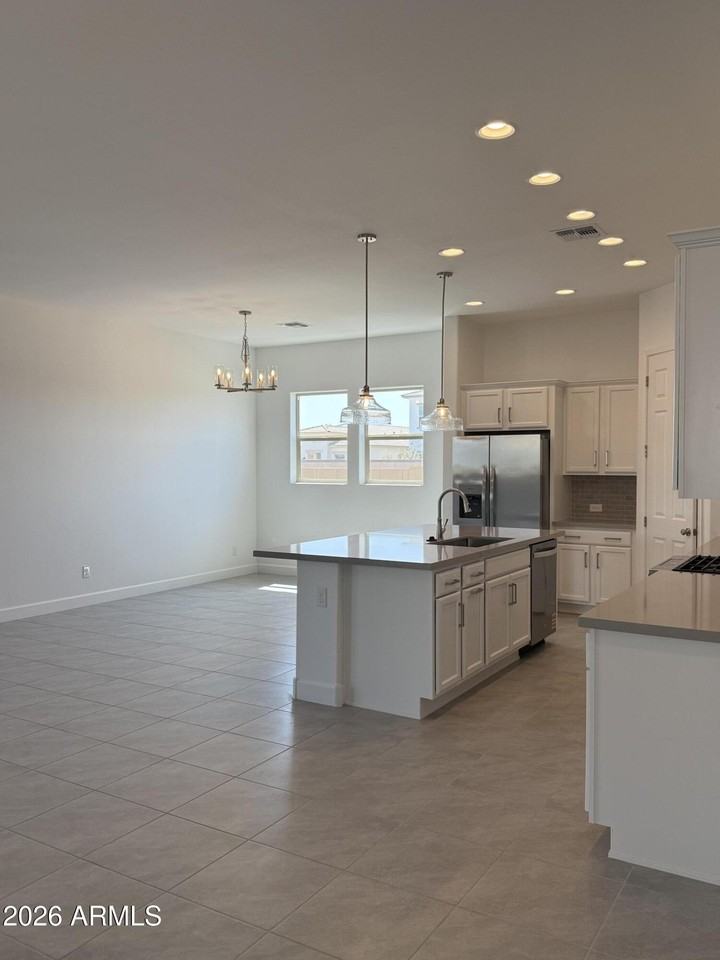 2921 E Mission Ln - Photo 5 of 22