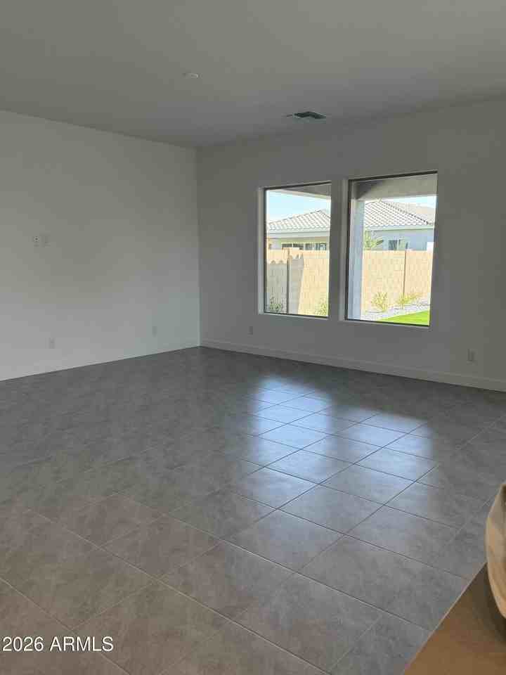 2921 E Mission Ln - Photo 7 of 22