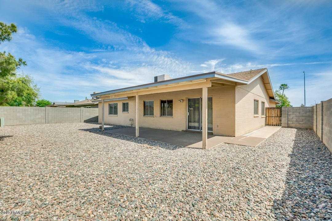 10640 N 66th Ave - Photo 4 of 27