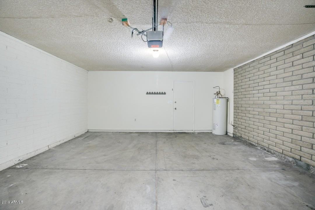 10640 N 66th Ave - Photo 5 of 27