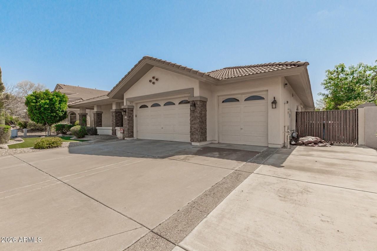 1687 E Carob Dr - Photo 2 of 24