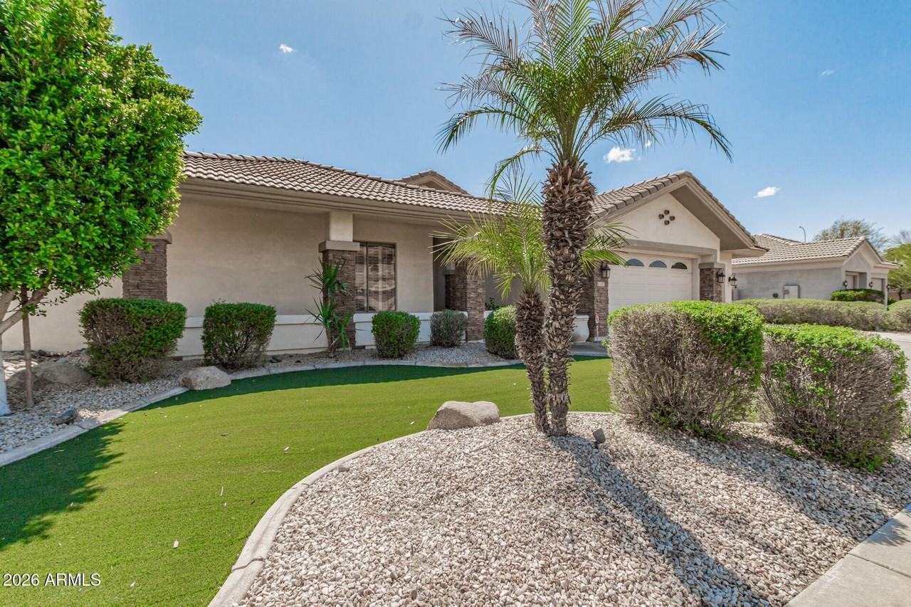 1687 E Carob Dr - Photo 3 of 24