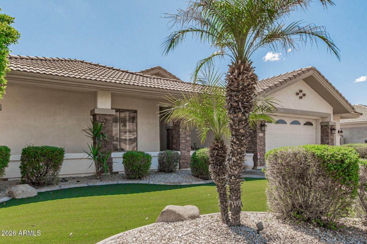 1687 E Carob Dr - Photo 4 of 24