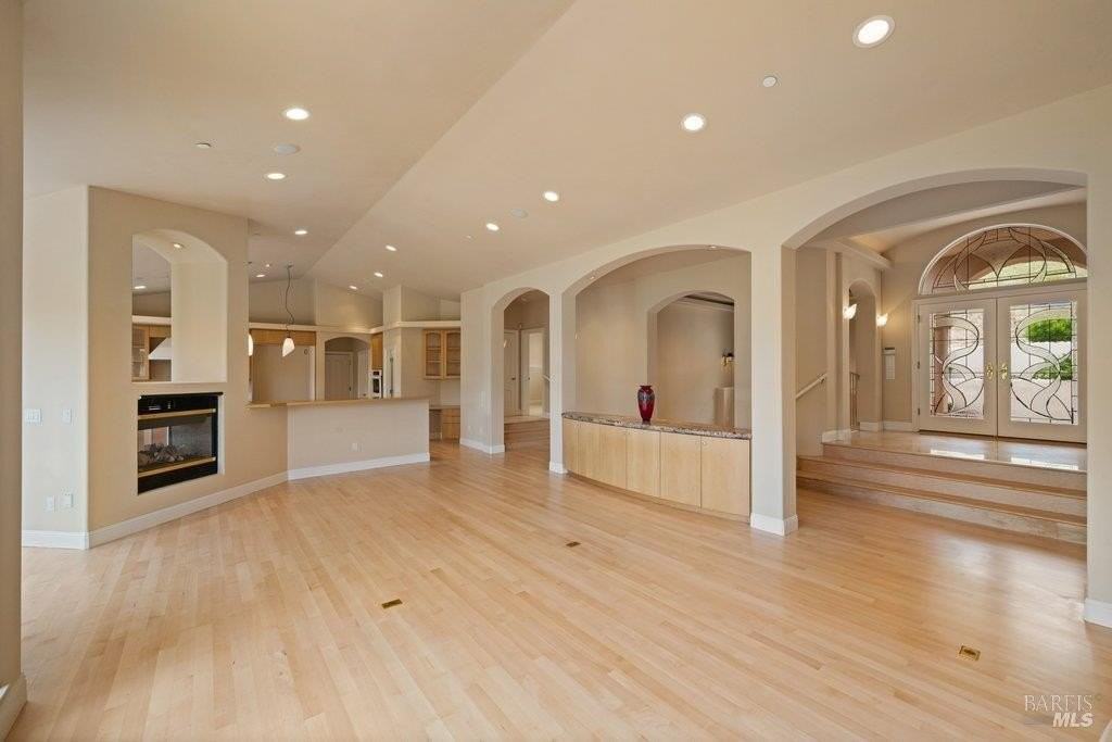 10 Warrens Way - Photo 3 of 46