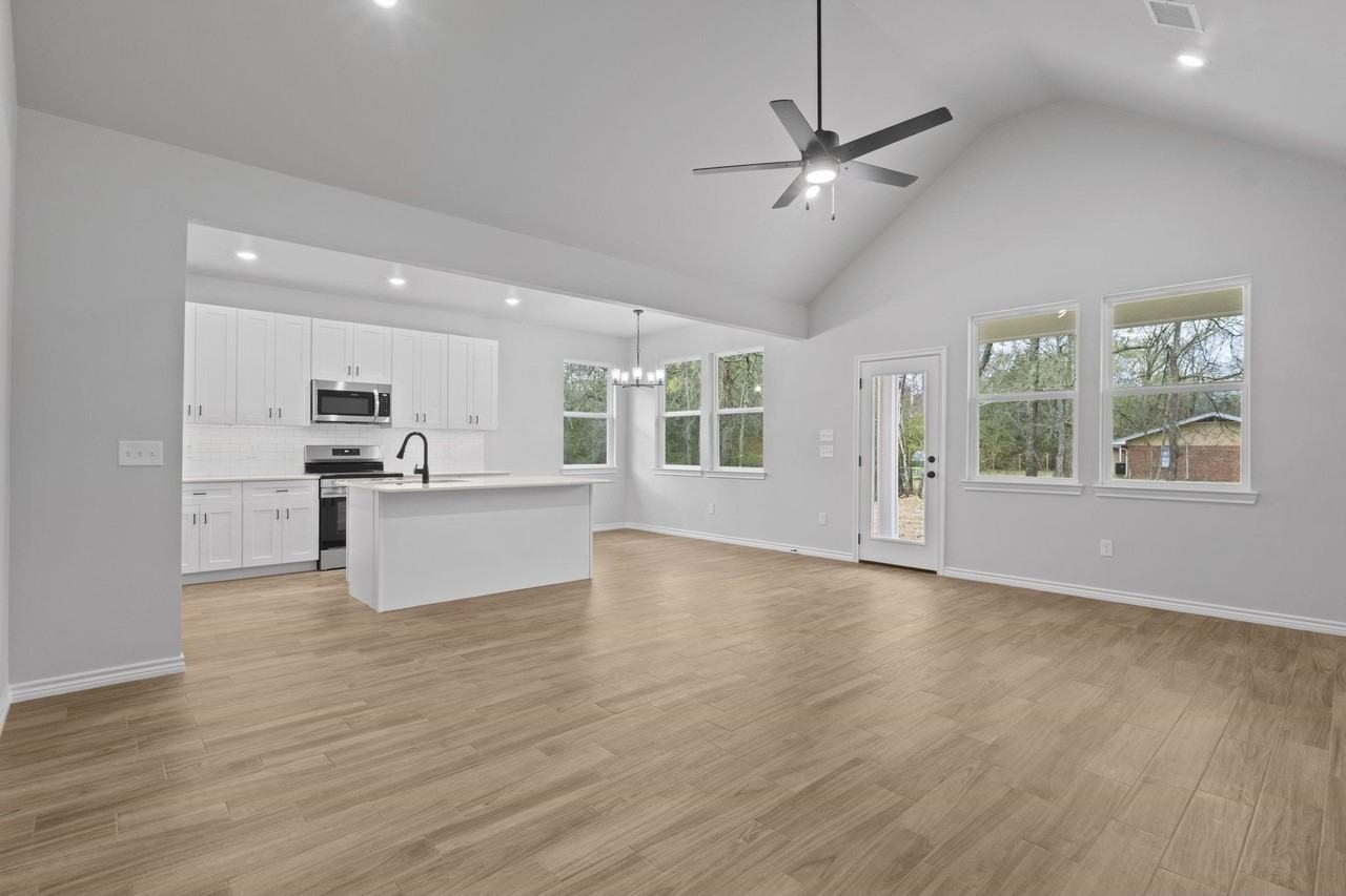 1215 Pine St - Photo 2 of 11