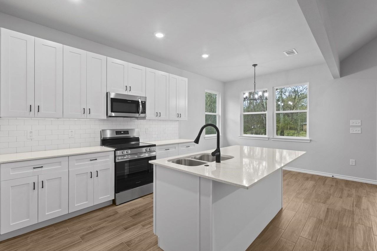 1215 Pine St - Photo 3 of 11