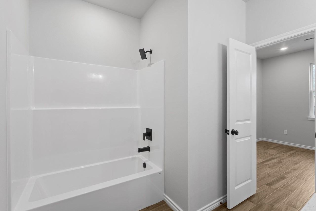 1215 Pine St - Photo 6 of 11