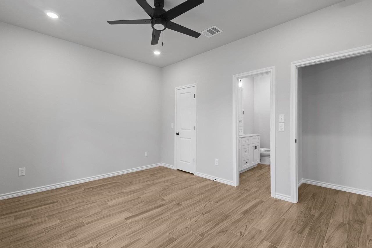 1215 Pine St - Photo 7 of 11