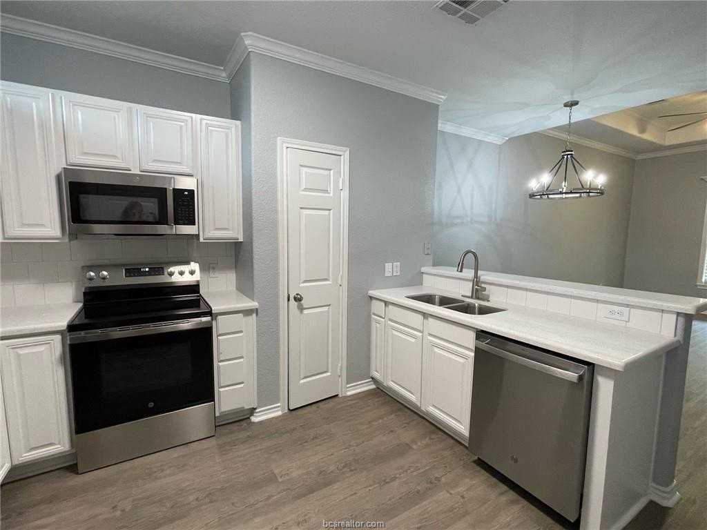 3838 Oldenburg Ln - Photo 5 of 23