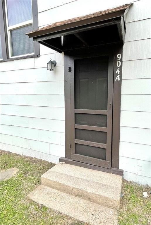 904 E 29th St - Photo 2 of 12