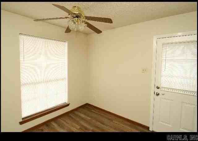 208 S Linden St - Photo 4 of 20