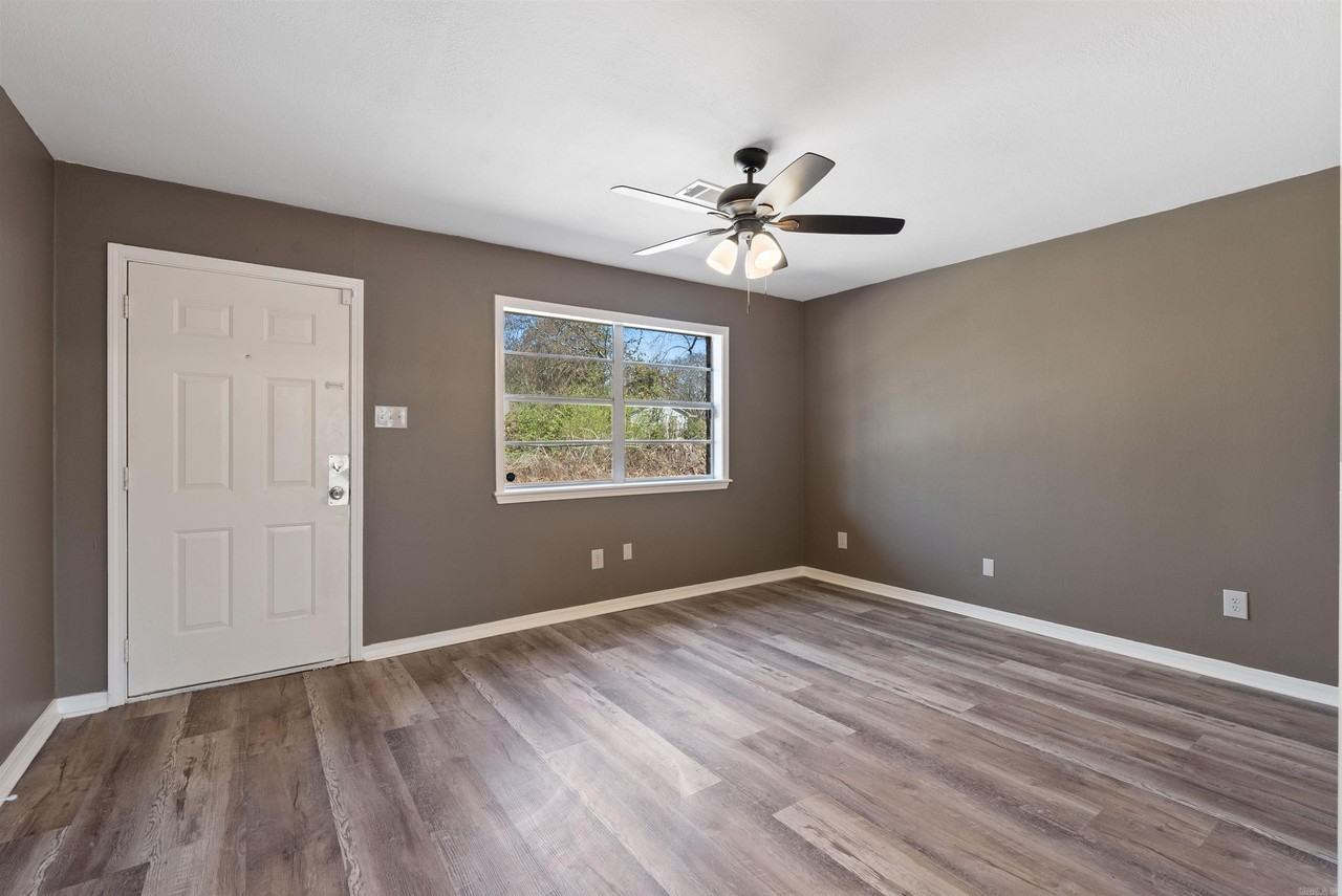 515 South Rd Apt A - Photo 3 of 11