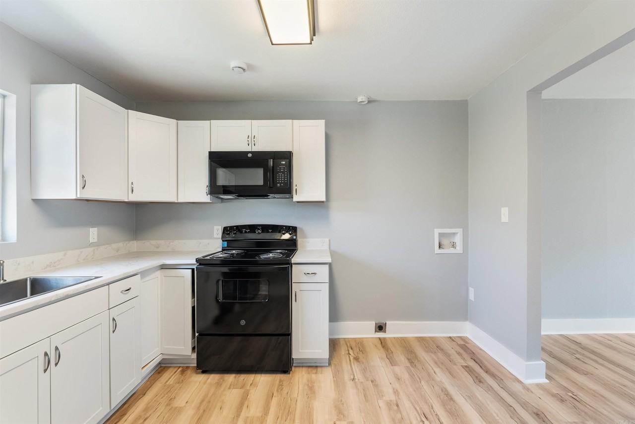 611 Lenora St - Photo 4 of 12
