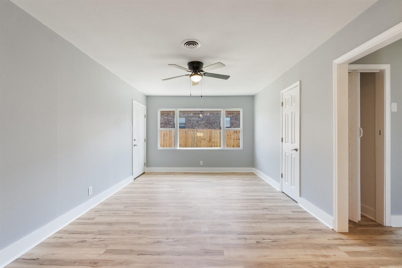 611 Lenora St - Photo 5 of 12