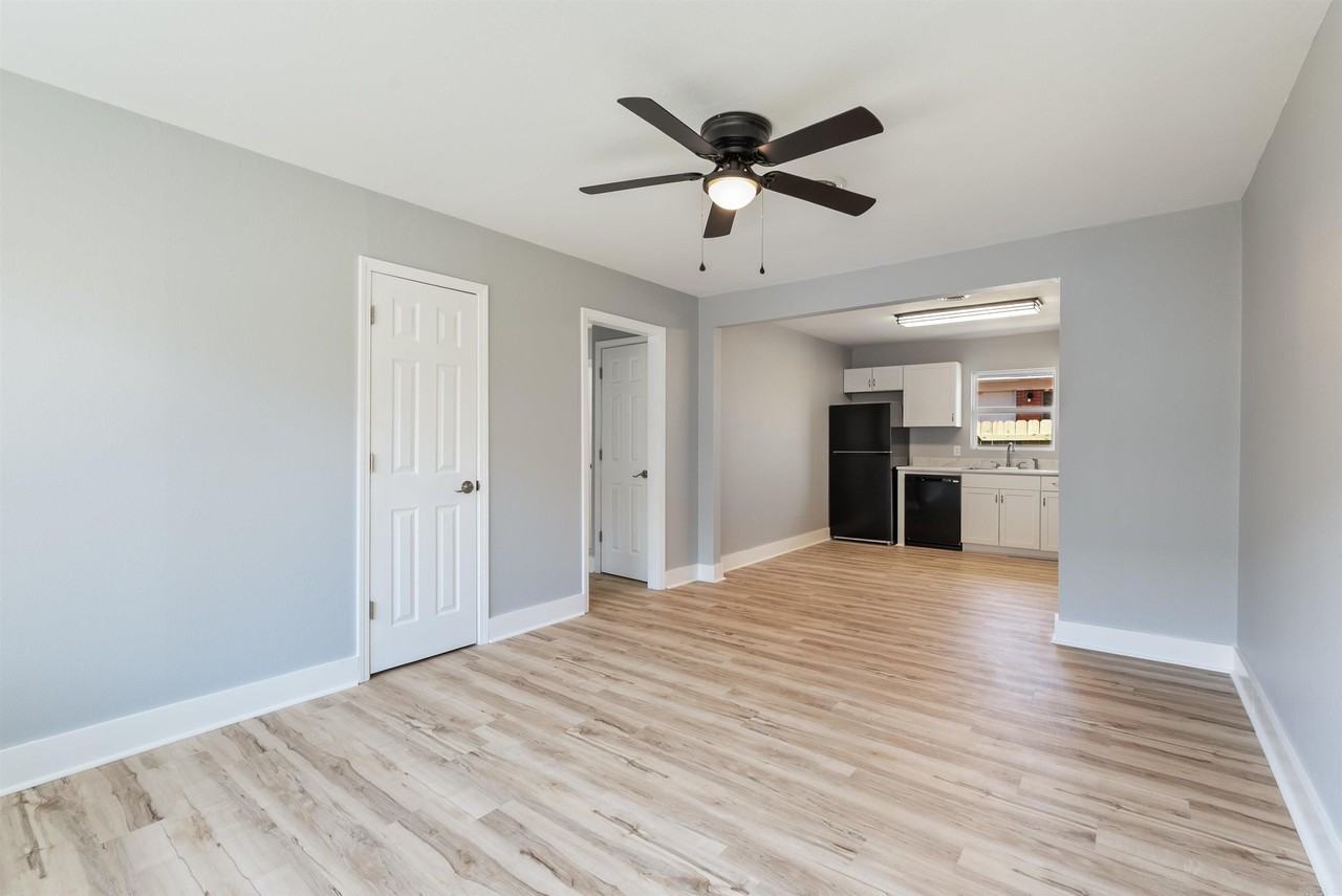 611 Lenora St - Photo 6 of 12