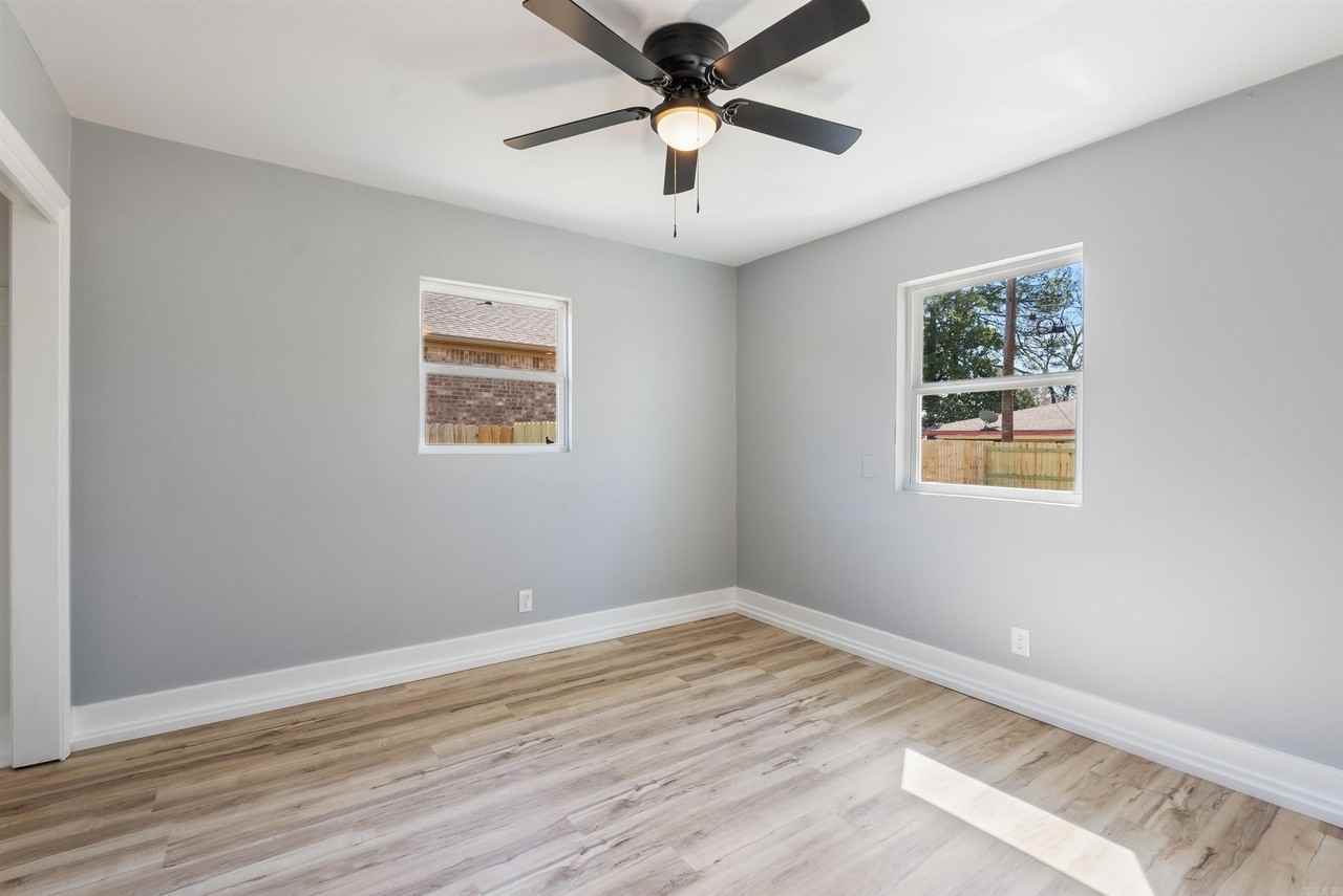 611 Lenora St - Photo 7 of 12